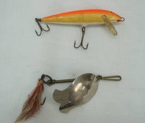lot 94 image: Vintage Fishing Lures (2ct)