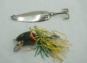 lot 95 image: 2 Vintage Lures Wiggle-Tail and Weber Spoon Lure