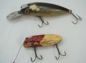 lot 100 image: Vintage Lures Woods Deep R Doodle & Wooden Popper