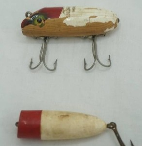 lot 101 image: Vintage Lures Red & White Popper & South Bend Midge Oreno