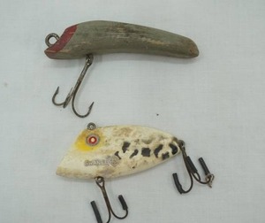 lot 103 image: Vintage Lures Swanee Sin Cat Miracle & Wooden Lure