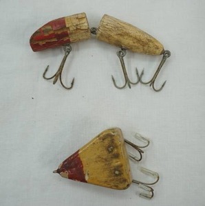 lot 109 image: Vintage Lures Red & White jointed Oreno & Wooden Mouse