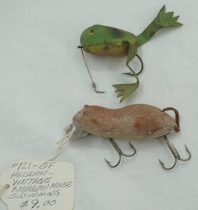 lot 112 image: Vintage Lures Rubber Frog & Heddon Meadow Mouse