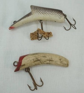 lot 116 image: Vintage Lures Kautzky Top Ike & Wooden Red & White