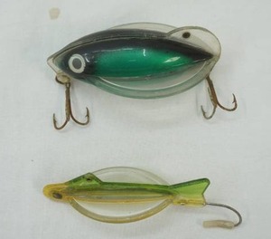 lot 120 image: Vintage Lures Trav-L-Plugs