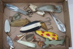 lot 123 image: Vintage Lures, Spoon Lures, Dardevles, Jays MFG, LB Hunington and more