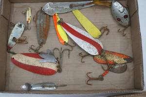 lot 127 image: Vintage Lures, Spoon Lures, Dardevles, PET, Luhr Jensen, Red Eye Wiggler and more