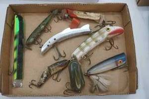 lot 128 image: Vintage Lures Paw Paw, Heddon, South Bend