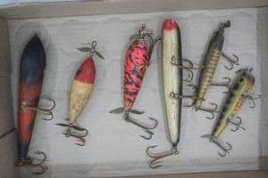lot 129 image: Vintage Lures wooden Musky Lures, Dalton Special, Barracuda double spinner, Creek Chub Pikie Minnow and more