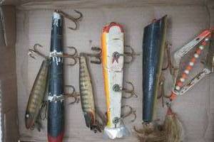 lot 130 image: Vintage Lures Paw Paw Pike Minnow and others