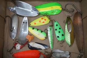 lot 131 image: Vintage Lures Dardevles, Herters, Spinner and Spoons