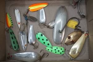 lot 133 image: Vintage Lures Dardevles, KB Big Doctor, Antique Pflueger Spinner, Red Eye Wiggler  and more