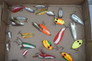 lot 138 image: Vintage Lures Spinners and Spoons, Dardevles, Red Eye Wigglers, Johnson Silver Minnow and more