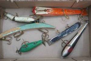 lot 141 image: Vintage Lures Wooden Musky & Pike Lures