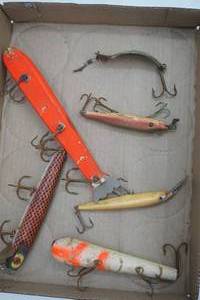 lot 143 image: Vintage Lures Wooden Musky & Pike Lures