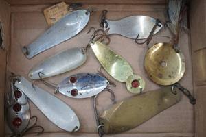 lot 148 image: Vintage Lures Spoons & Spinners, Red Eye Wiggler, Canadian Baits Round Spoon and more