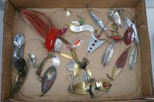 lot 149 image: Vintage Lures Spoons and Spinners-Heddon, Bolo, Johnson Silver Minnows, KO Wobbler and more