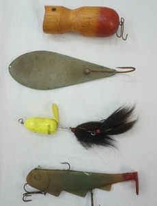 lot 159 image: Large Lures (4ct) 7-9long