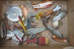 lot 171 image: Vintage Spoons and Spinners Lot