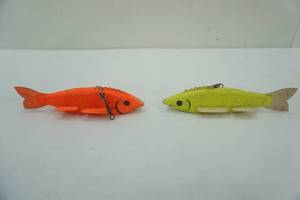 lot 177 image: 2ct Vintage 8 Ice Spearing Decoys