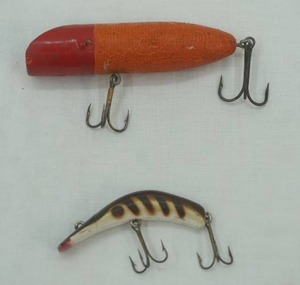 lot 180 image: 2 Vintage Fishing Lures