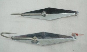lot 184 image: Vintage James E. Clark Spoon Squids (2ct)