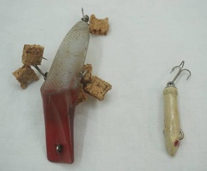 lot 185 image: Vintage Fishing Lures (2ct)
