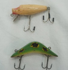 lot 197 image: 2ct Vintage Fishing Lures Millsite Daily Double 2-Way Bait & Heddon River Runt Spook