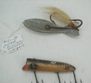 lot 210 image: 2ct Vintage Fishing Lures