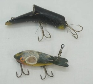 lot 211 image: 2ct Vintage Fishing Lures