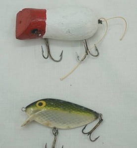 lot 220 image: 2ct Vintage Fishing Lures