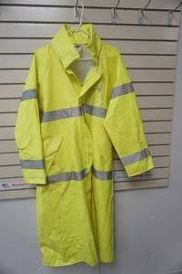 lot 256 image: Tingley Flame Resistant Waterproof Safety Jacket 4 long. Size M