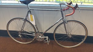 lot 4 image: 1973 Schwinn Paramount Vintage Bicycle