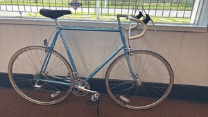 lot 12 image: Schwinn Prelude Vintage 10-Speed Road Bicycle
