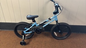 lot 15 image: Haro Shredder 16 Kids Bike with Training Wheels - NEW
