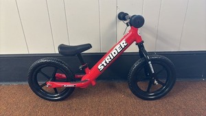 lot 18 image: Strider 12 Kids Balance Bike - NEW