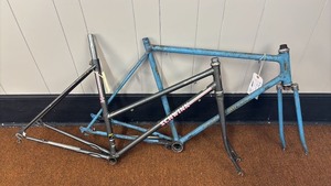 lot 22 image: Vintage Schwinn Continental and Ladies World Sport Bicycle Frames