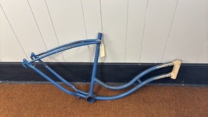 lot 23 image: Schwinn 26 Balloon Blue Bicycle Frame