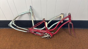 lot 24 image: Vintage Schwinn Bicycles Frames - 20, 26 Balloon Ladies