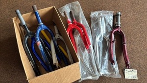 lot 53 image: Collection of Vintage Bicycle Forks in Assorted Colors