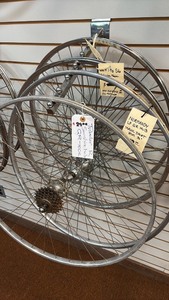 lot 72 image: Assorted Vintage Bicycle Wheels with Hubs