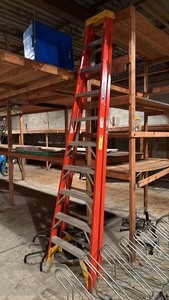 lot 168 image: Werner Pro Series 10 ft Fiberglass Ladder - 300 lb Capacity