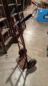 lot 170 image: Used Heavy-Duty Red Two-Wheel Hand Truck