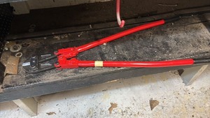 lot 250 image: 36-Inch Heavy-Duty Bolt Cutters with Red Handles
