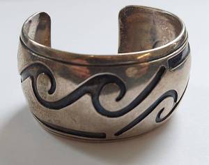 lot 7 image: Sterling Silver Unmarked NavajoHopi Wave Cuff Bracelet