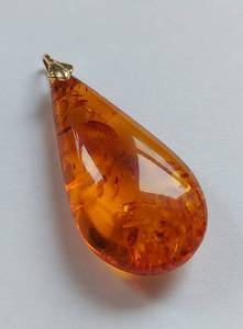 lot 13 image: 14k Gold Large Teardrop Amber Pendant