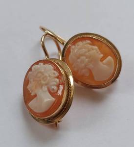 lot 28 image: 14k Italian Gold Vintage Cameo Earrings