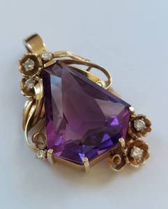 lot 32 image: 14k Gold Massive Amethyst Pendant with Diamonds