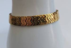 lot 33 image: 14K Gold Wave Design Bracelet Italian Made High Quality - 16 Grams