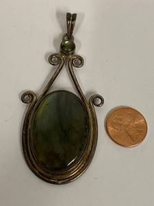 lot 44S image: Vintage Silver Labradorite Pendant with Ornate Design